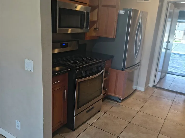 9775 El Paseo Dr — Photo 4