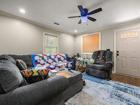 5th image of 412 Sanders St