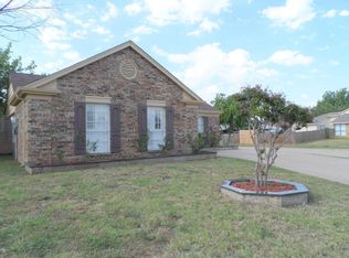 500 Hemlock Dr, Arlington, TX 76018