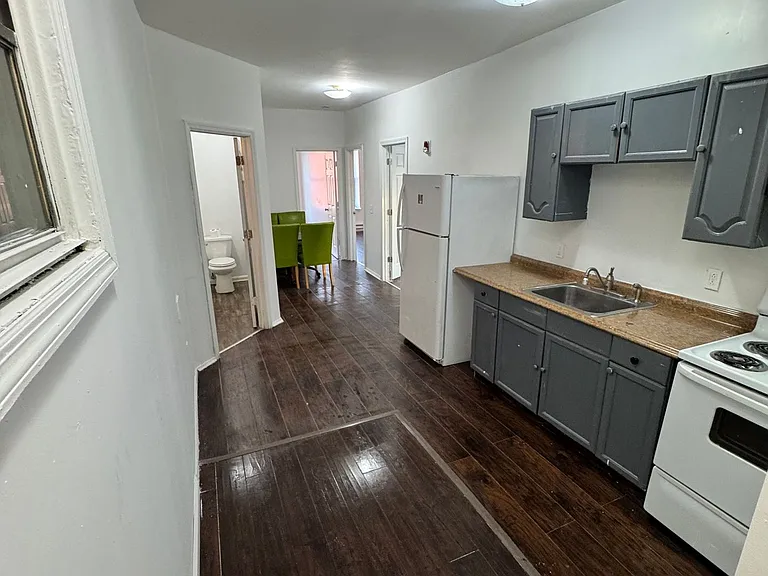 Convenient Corners at South Olden — Photo 11