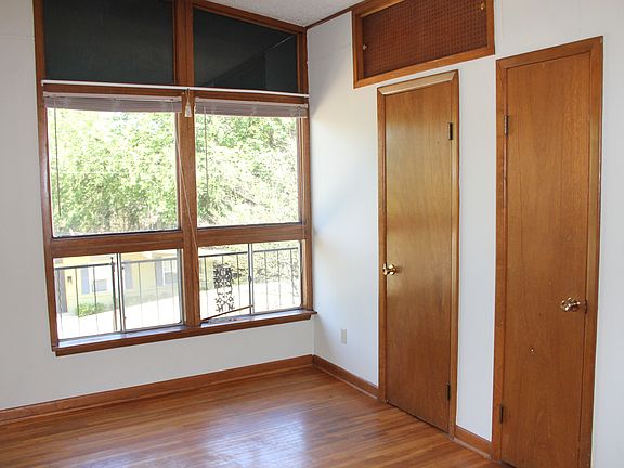 5th image of 421 Sierra Madre Dr APT A