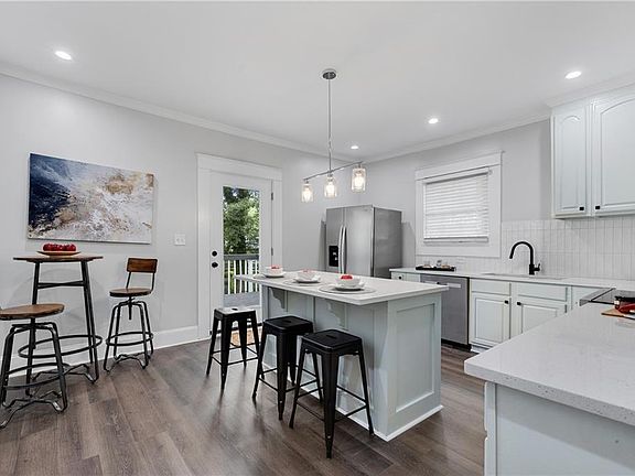 4th image of 1091 Regent St SW