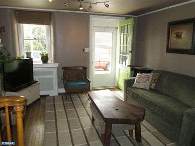 5th image of 49 E Grant St
