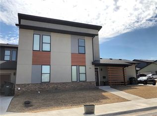 933 W Hazel St, Fayetteville, AR 72703