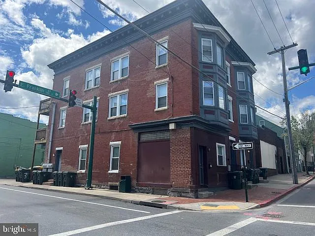 149 E Franklin St — Photo 1