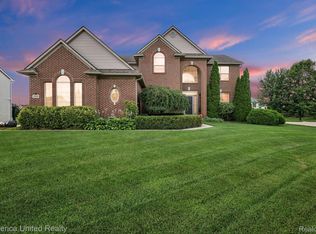 25931 Hunters Ln, South Lyon, MI 48178