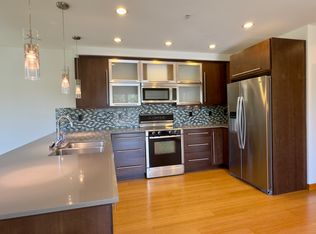 8826 25th Ave SW #403, Seattle, WA 98106