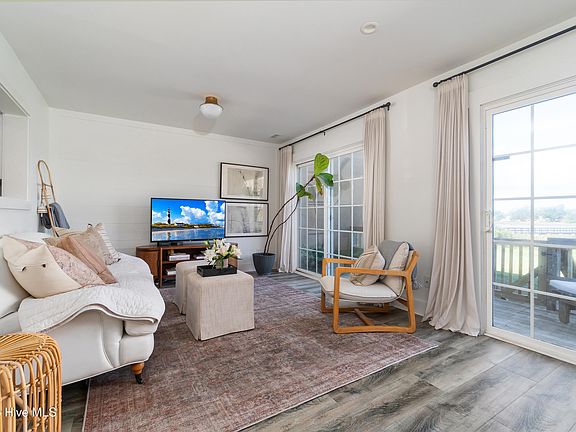 4th image of 1800 Bay Street #102