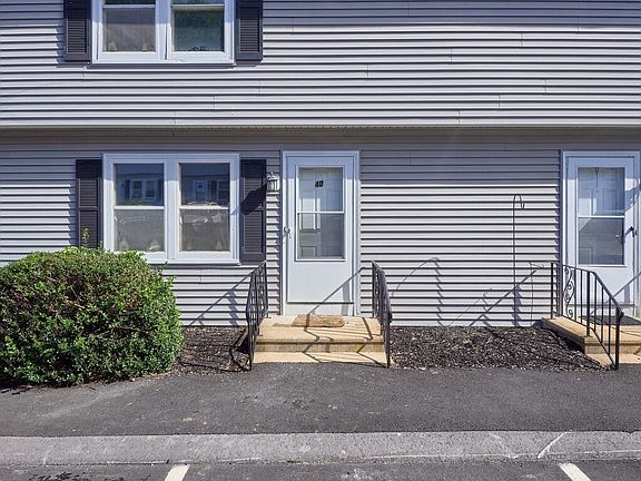 3rd image of 270 Sunderland Rd APT 40