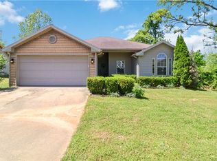 10449 Kays Ln, Rogers, AR 72756