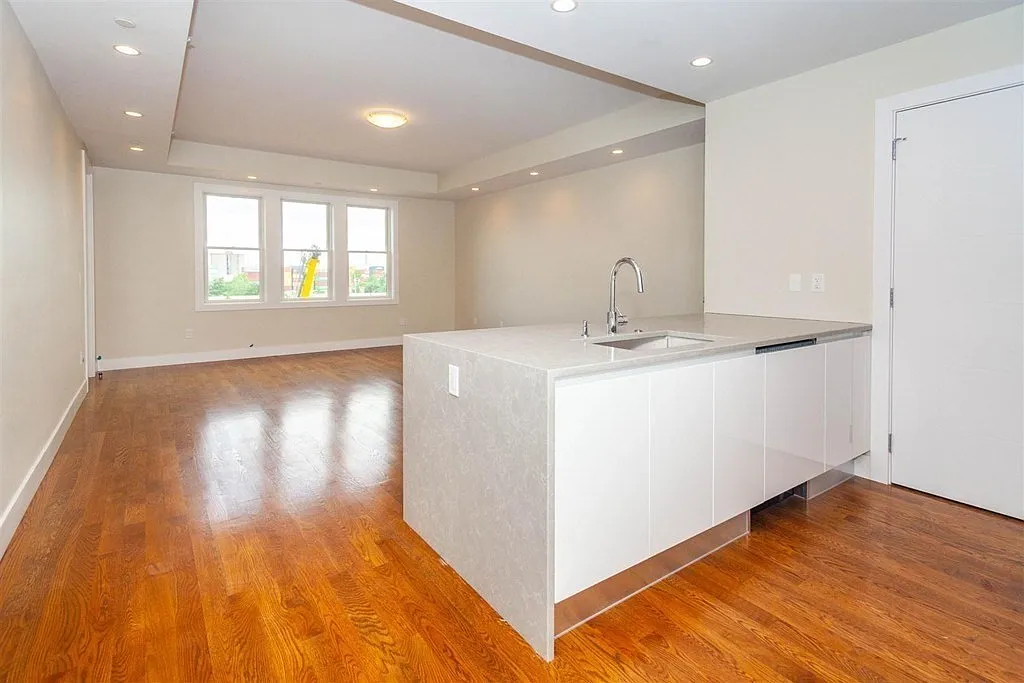 1 bed, 1.0 bath, 800 sqft, $3,500 — Photo 3