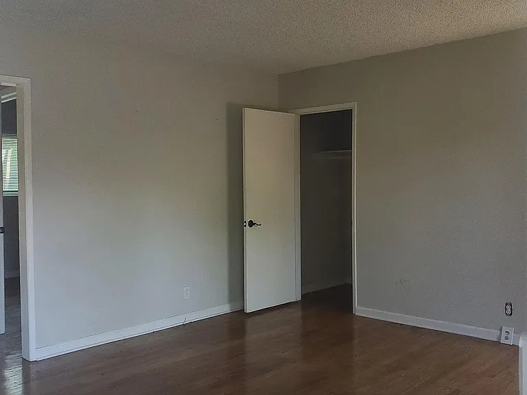100 S Grand Oaks Ave #3A — Photo 4