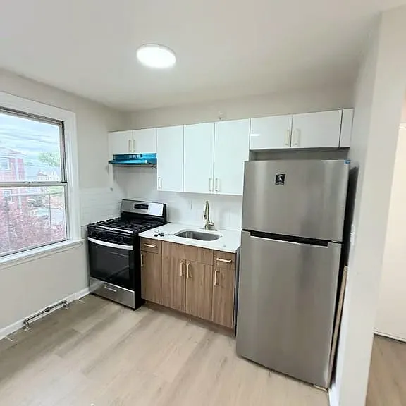 44 Irving St #4 — Photo 1