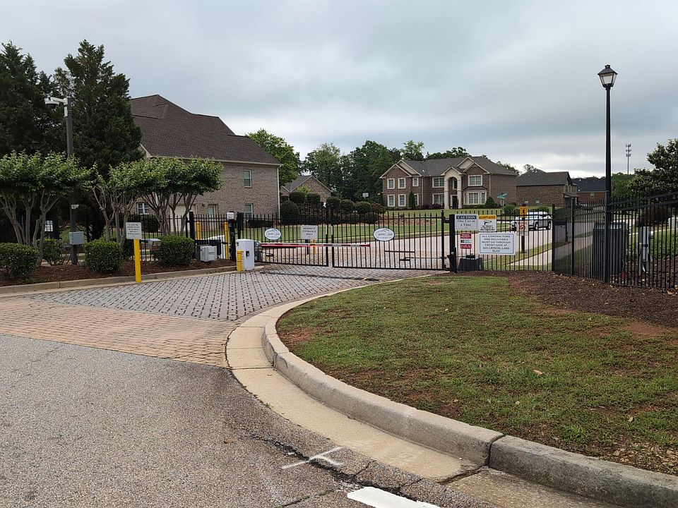 1st image of 130 Crystal Lake Blvd