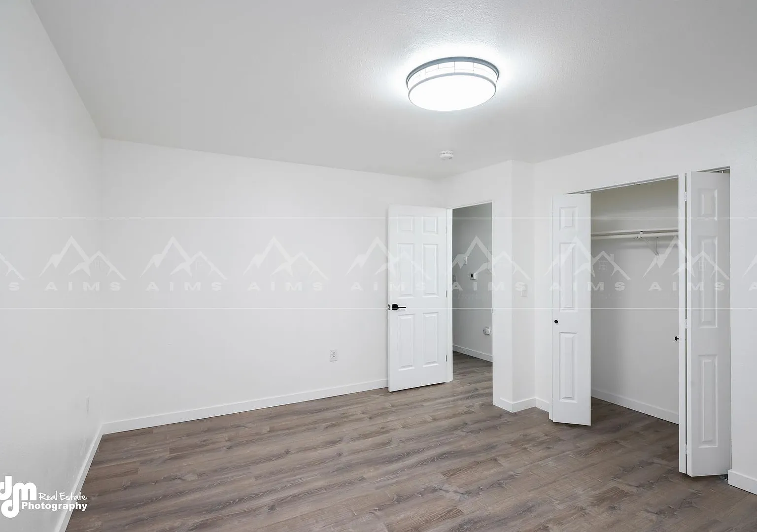 Silverfox Apartments (12501) — Photo 2