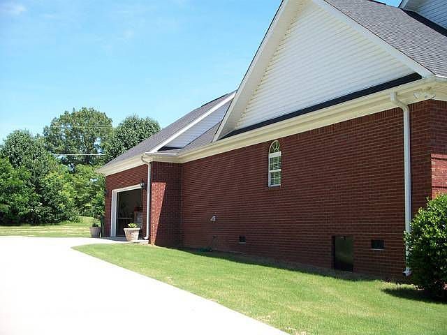 2nd image of 224 Meadow Ln