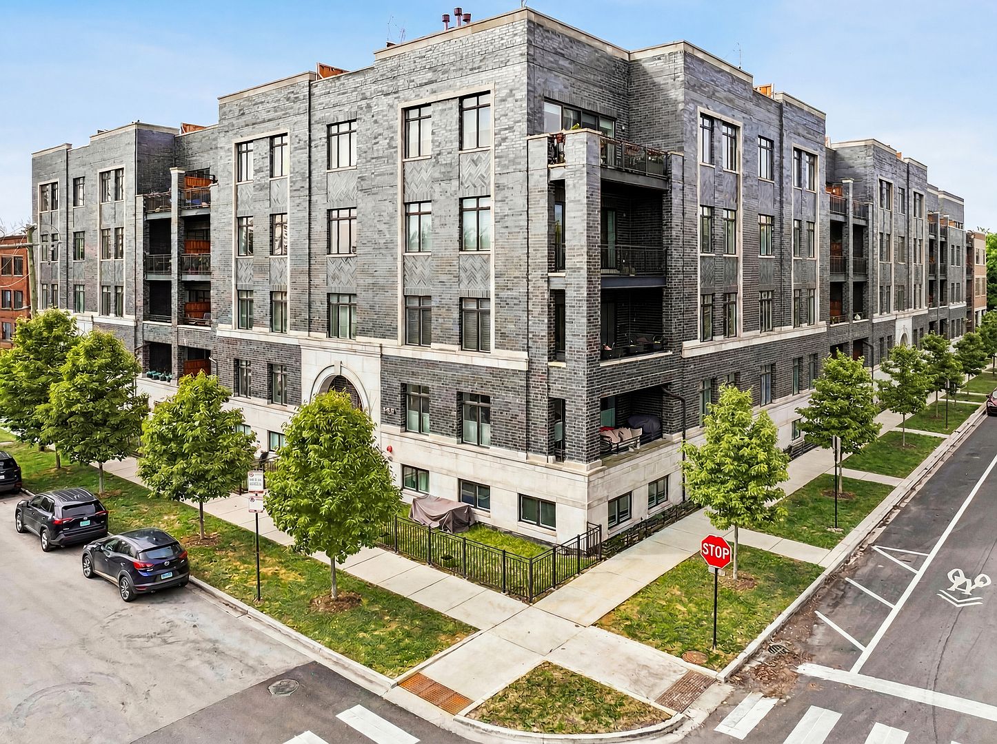 5748 N Hermitage Ave #410, Chicago, IL 60660 | Zillow