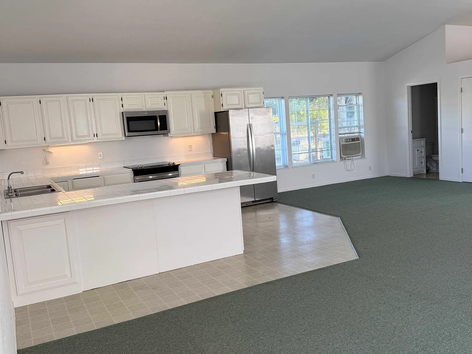 Studio, 1.0 bath, 750 sqft, $2,000 — Photo 3