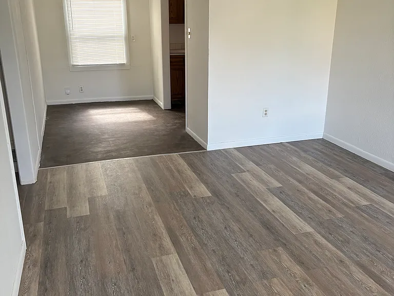 1407 N Pinecrest St — Photo 2