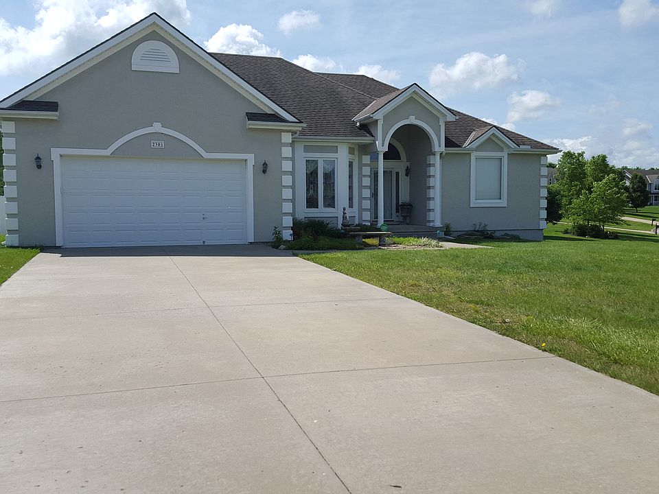 Reverse 1 1/2 Story 3/4 acre