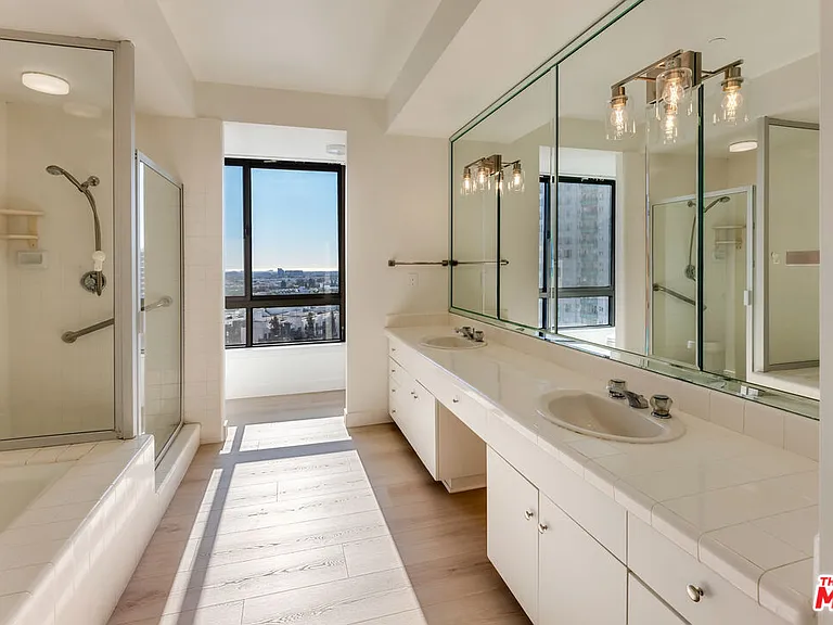 10551 Wilshire Blvd #1405 — Photo 35