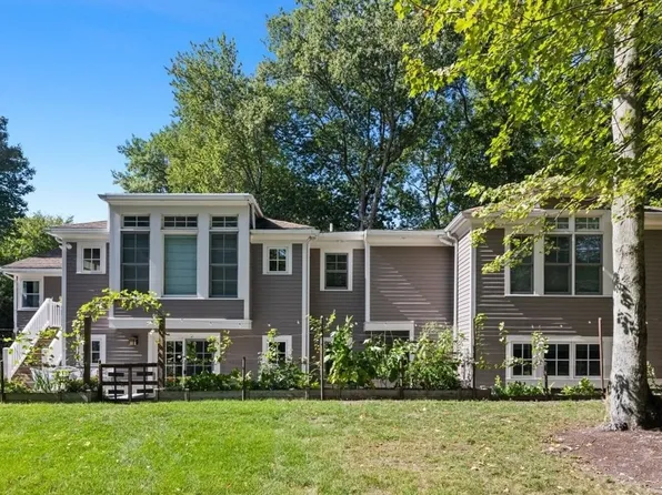38 Hunnewell St, Needham, MA 02494