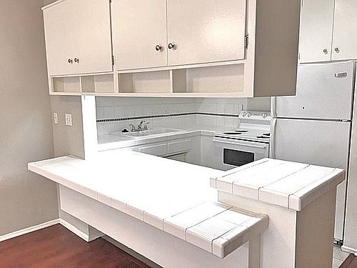 4th image of 435 S Mariposa Ave APT 208