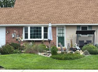 81 Ironwood Rd, Levittown, PA 19057