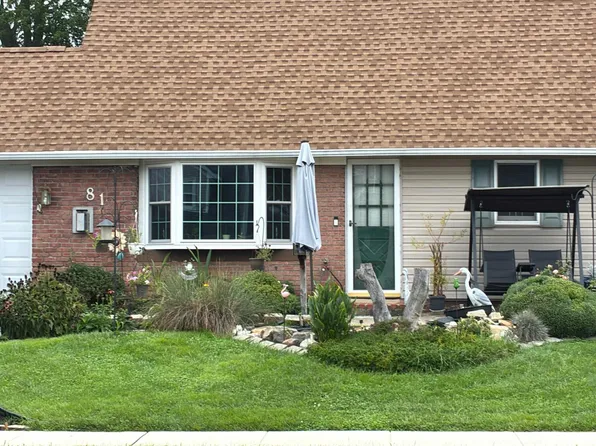 81 Ironwood Rd, Levittown, PA 19057