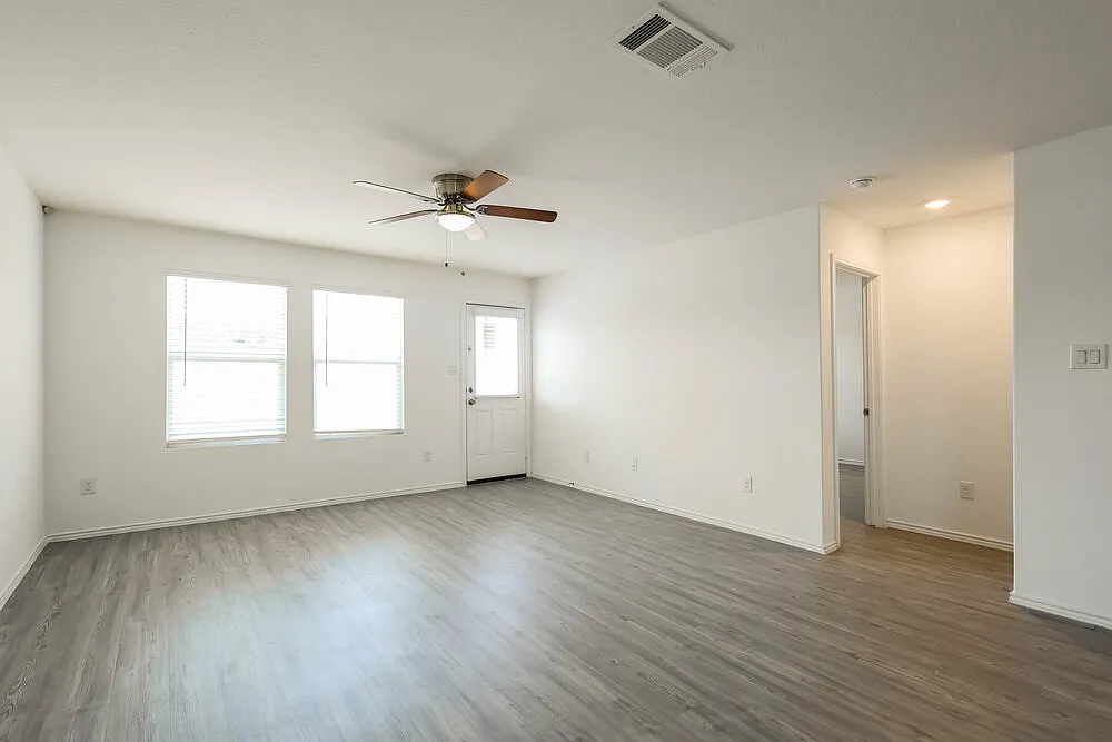 4 bed, 2.0 bath, 1627 sqft, $1,730 — Photo 4