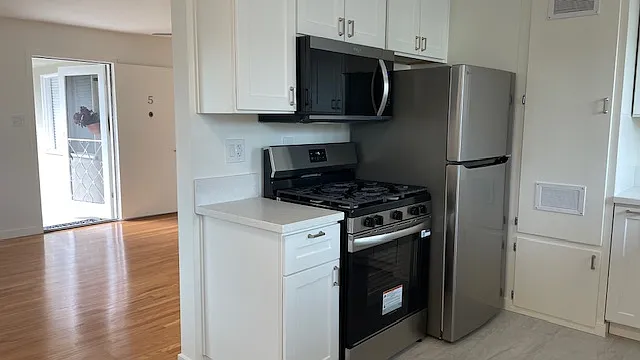 826 5th St #5 — Photo 5