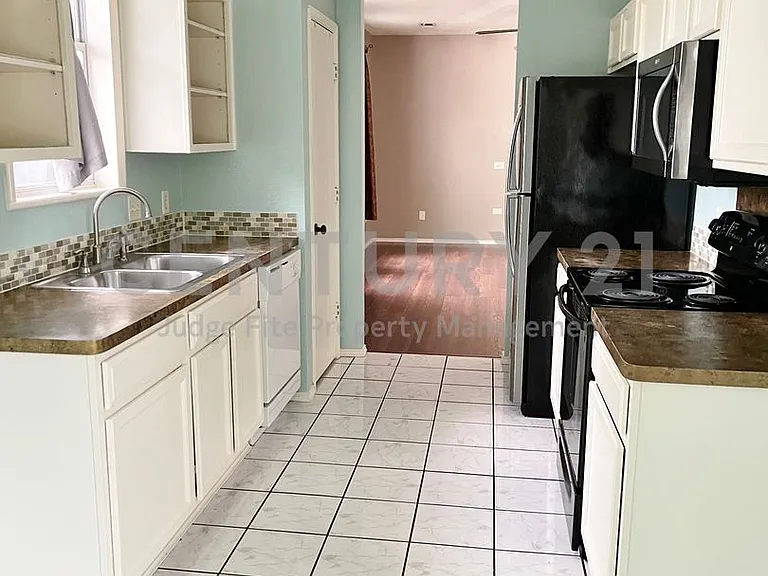 2809 Newport Ave — Photo 5