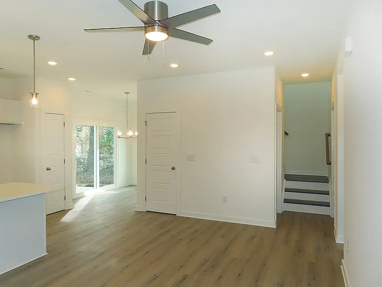 112 N Guthrie Ave #A — Photo 5