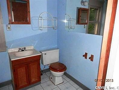 3rd image of 128 Parkway Dr