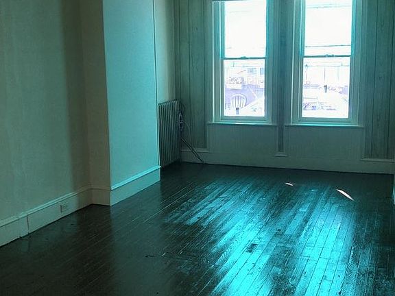 4th image of 1741 McClellan St