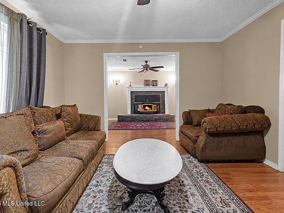 3rd image of 1024 French Rd