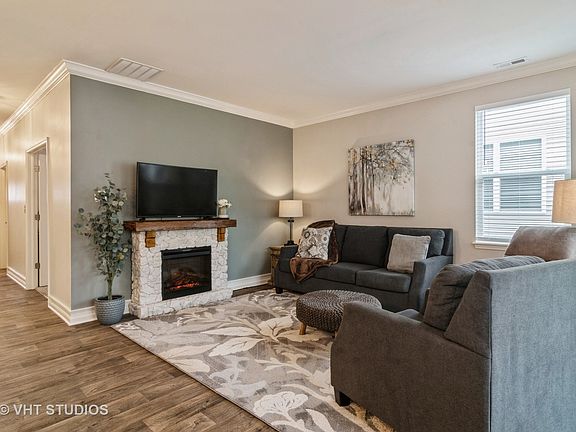 3rd image of 306 Sussex Ln