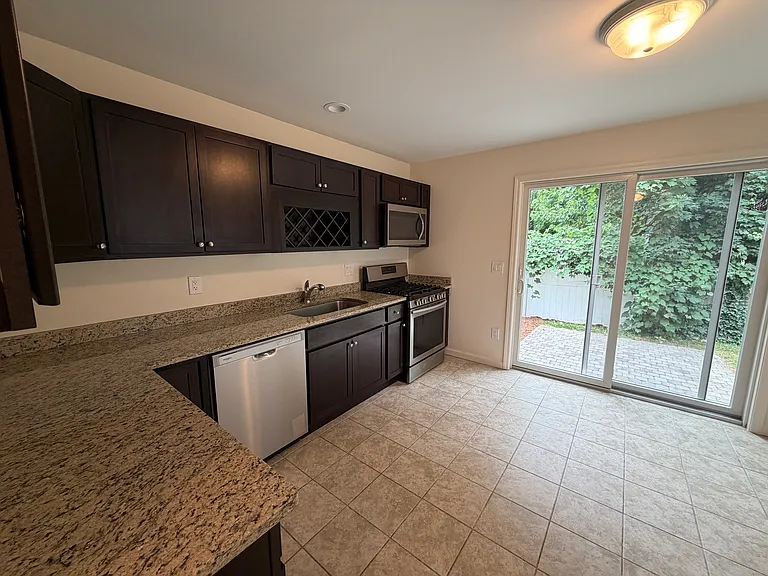 283 Lake St #B — Photo 7