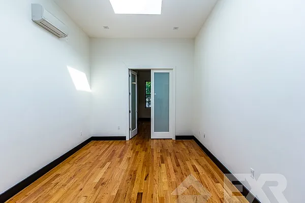 Rented by EXR | media 5