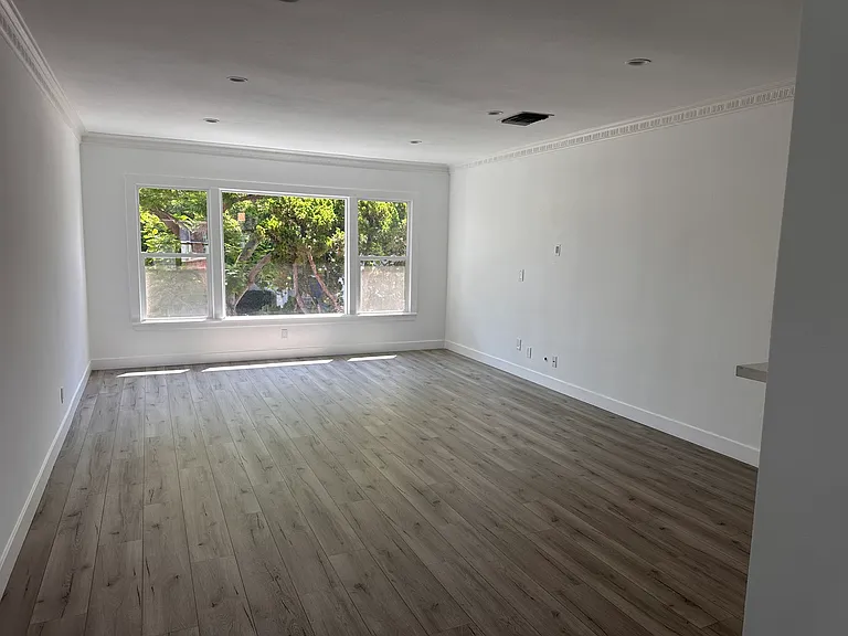 1429 Havenhurst Dr #21 — Photo 2