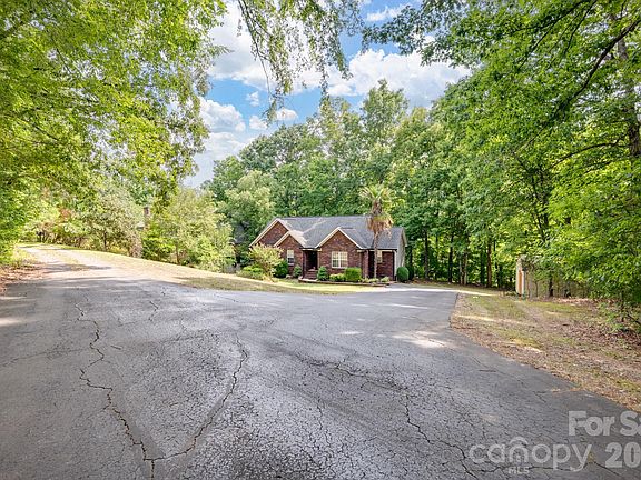 3rd image of 398 Knoll Ct SE