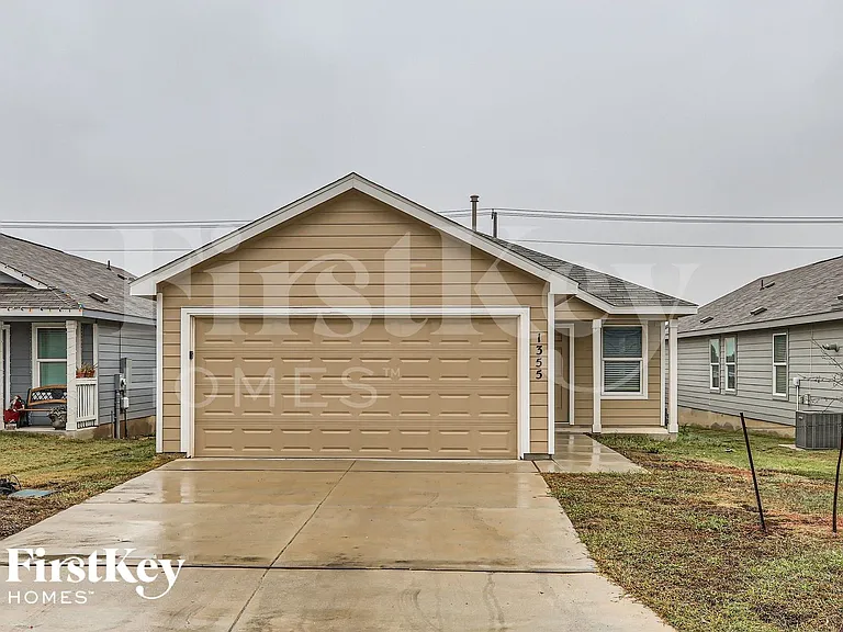 1335 White Willow — Photo 2
