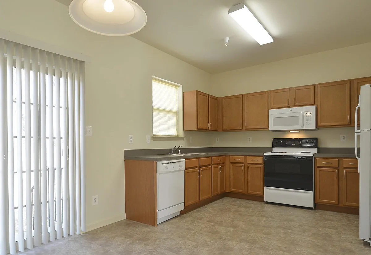 Building Photo - The Pointe at Manorgreen Townhomes