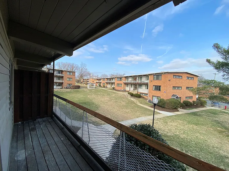 Campus Gardens — Photo 127