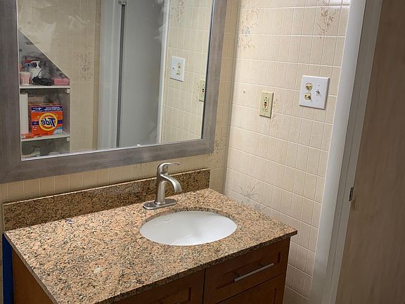 5th image of 1109 Offutt Dr