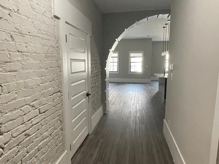 Knox High Apartments — Photo 6
