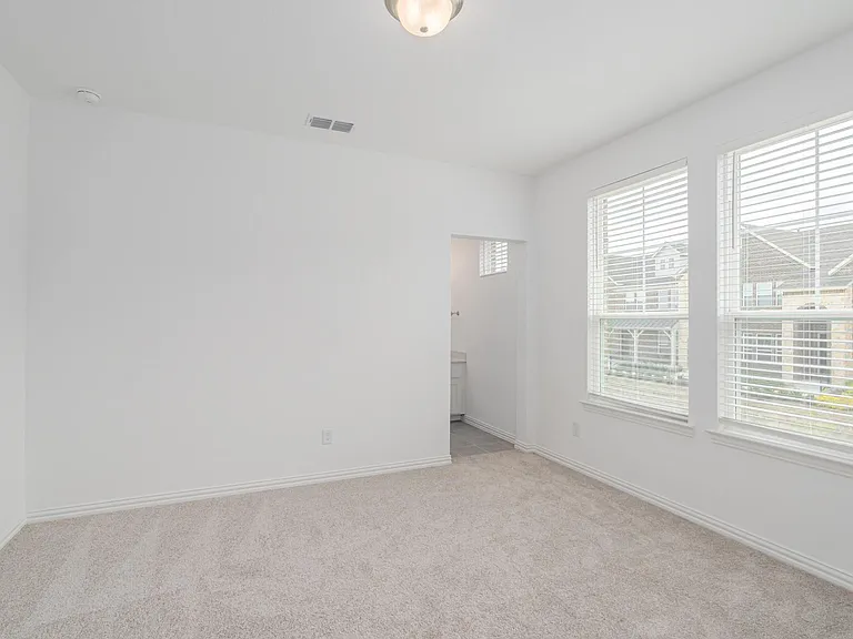 908 Utica Dr — Photo 35