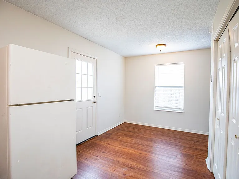 2513 SE 4th St — Photo 10