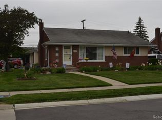 6405 Elizabeth St, Garden City, MI 48135