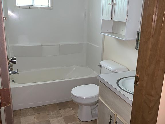 3rd image of 7484 Seymour St NW